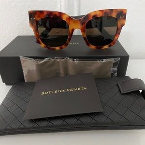 Brand New Bottega Veneta sunglasses.